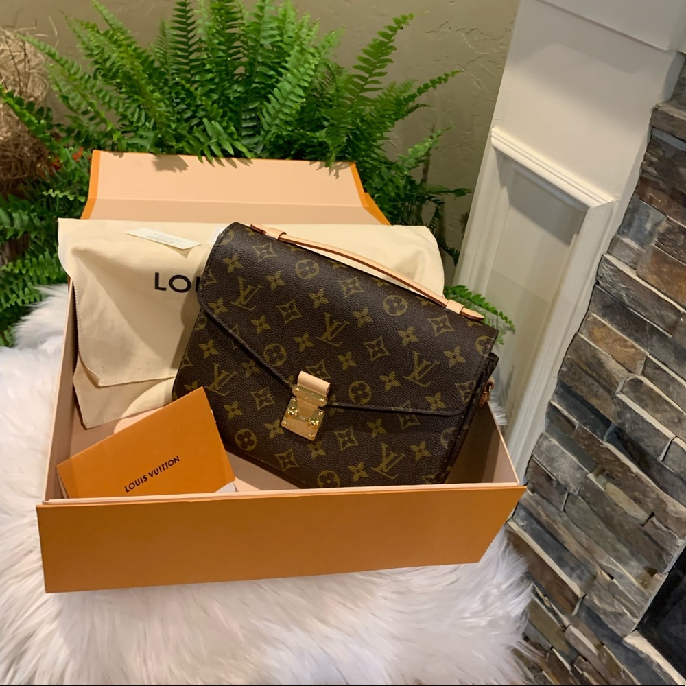 Louis Vuitton Pochette Metis - Picture 9 of 16